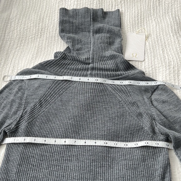 Lululemon Pockets Sweat Savasana Merino Wool Turtleneck Gray Sweater Womens 6 M - Picture 16 of 16